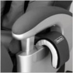 Brassards rangés sur le fauteuil de massage DR 6100 Masterhand Brassards rangés sur le fauteuil de massage DR 6100 Masterhand