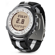 Suunto T4, cadran composite, bracelet élastomère